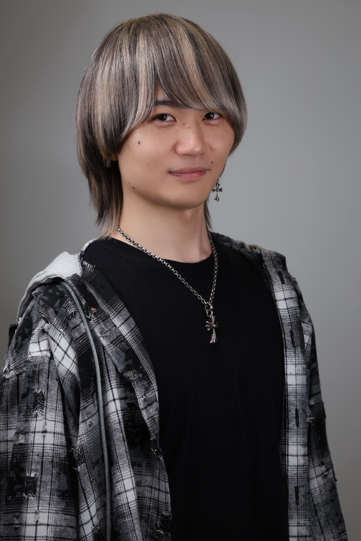 越村 俊介