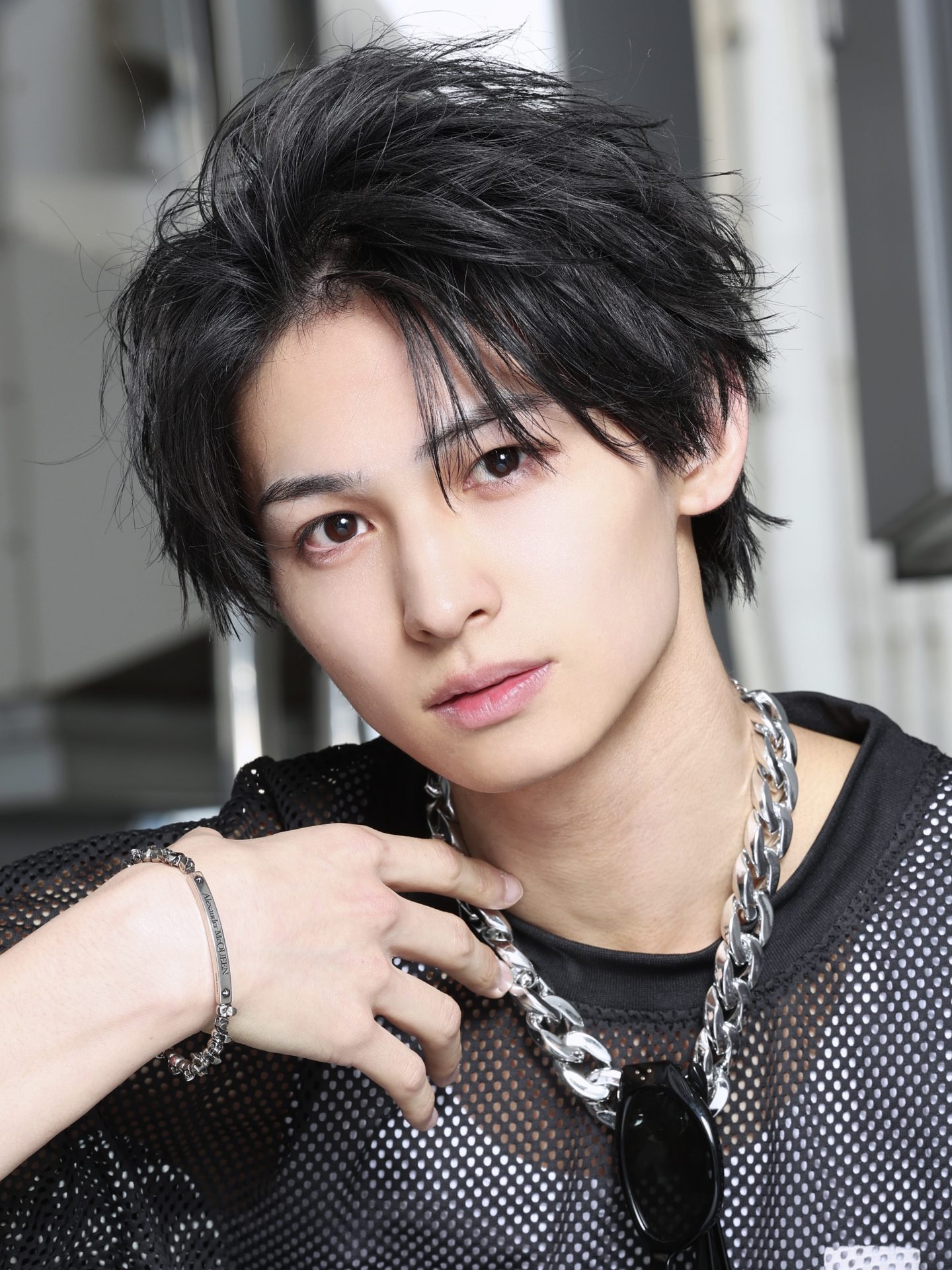黒髪フェザーショート
